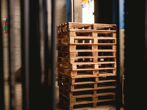 Comment recycler des palettes en meubles rustiques ?