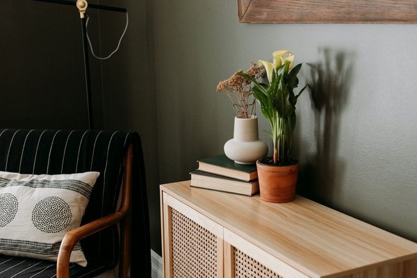Comment créer une atmosphère cocooning dans un intérieur rustique ?